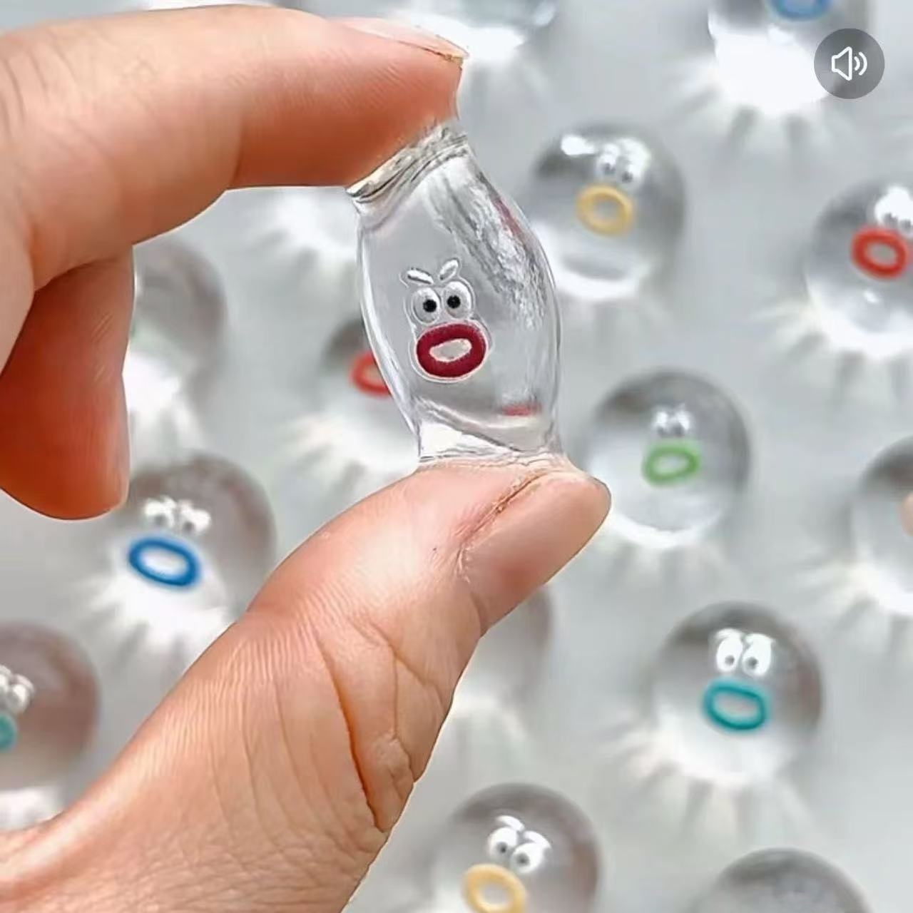かわいい絵文字ソフトミニシリコンポータブルピンチミュージック - Electronics Latest Gadgets のレビューと価格